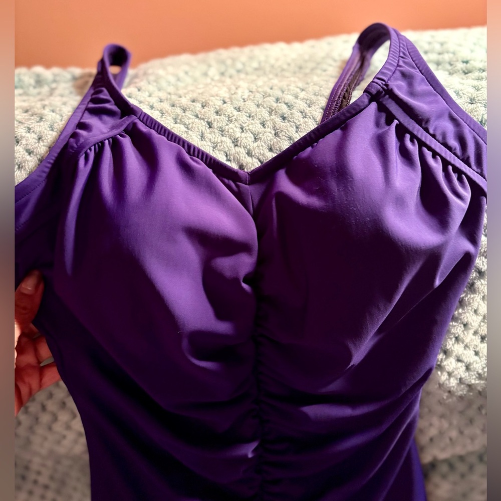 🩱🩱Purple Ruched Women’s Swimsuit Sz 14 Tummy Control, Unbranded. GUC 🩱🩱 - Picture 3 of 9